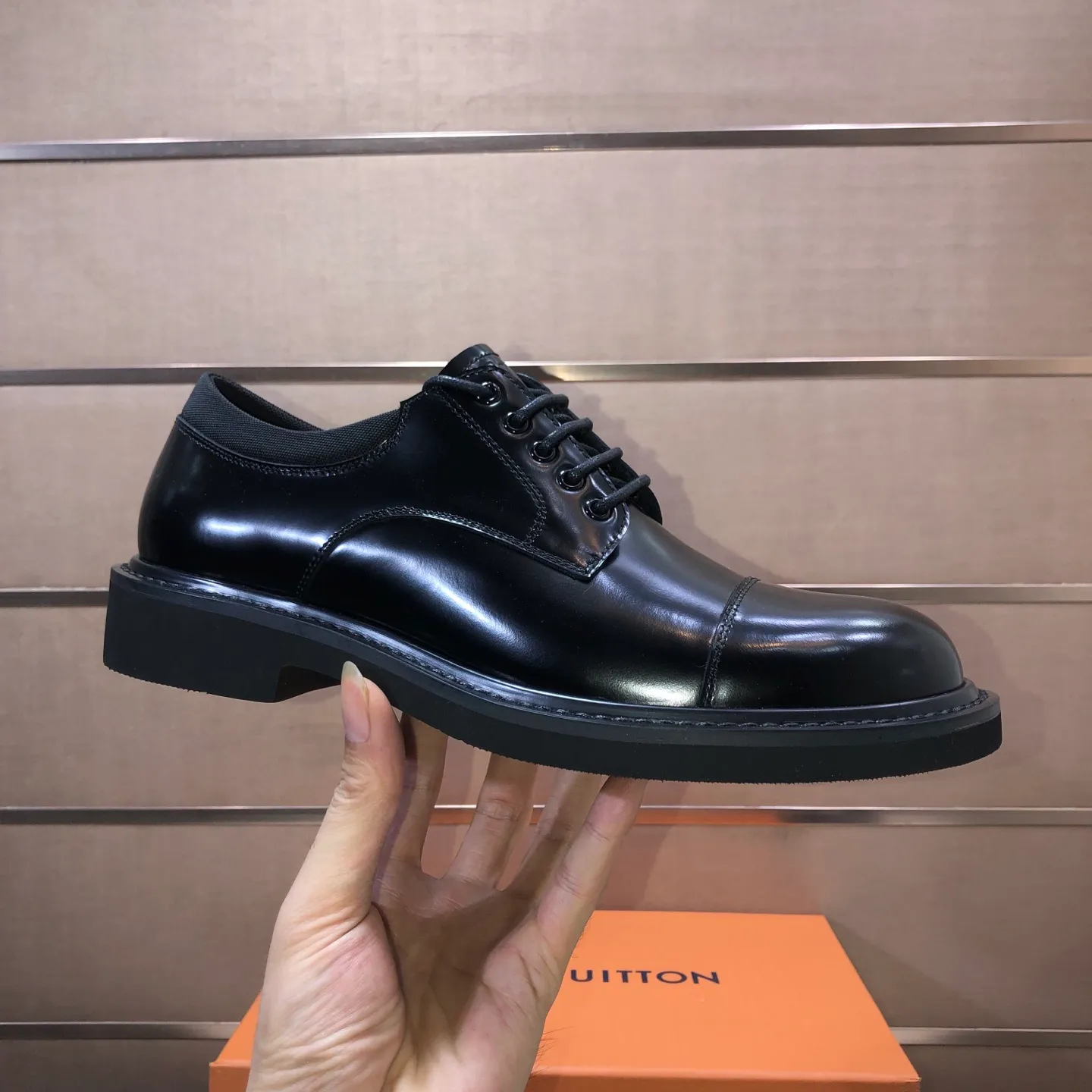 Men's men's shoes 💰660💰[LOUIS VUITTON] (original order) new style 🍀LV Louis Vuitton * - top version of LV classic leather shoes! Made of imported original single cowhide, original leather side strips and wear-resistant rubber outsole! High quality products! Code number 39-44 (38.45 customized)